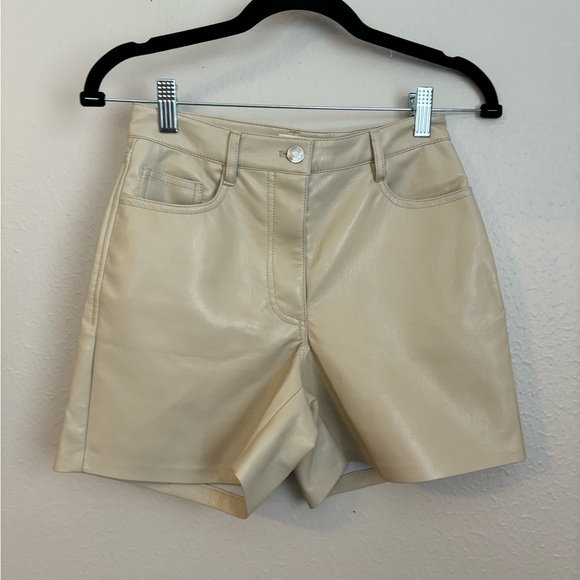 Aritzia Wilfred Melina 5” Faux Leather Shorts 0 - Picture 4 of 8
